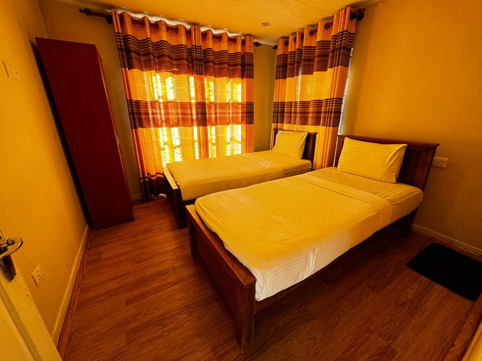 Blue Moon Hotel Νουβάρα Ελίγια Εξωτερικό φωτογραφία