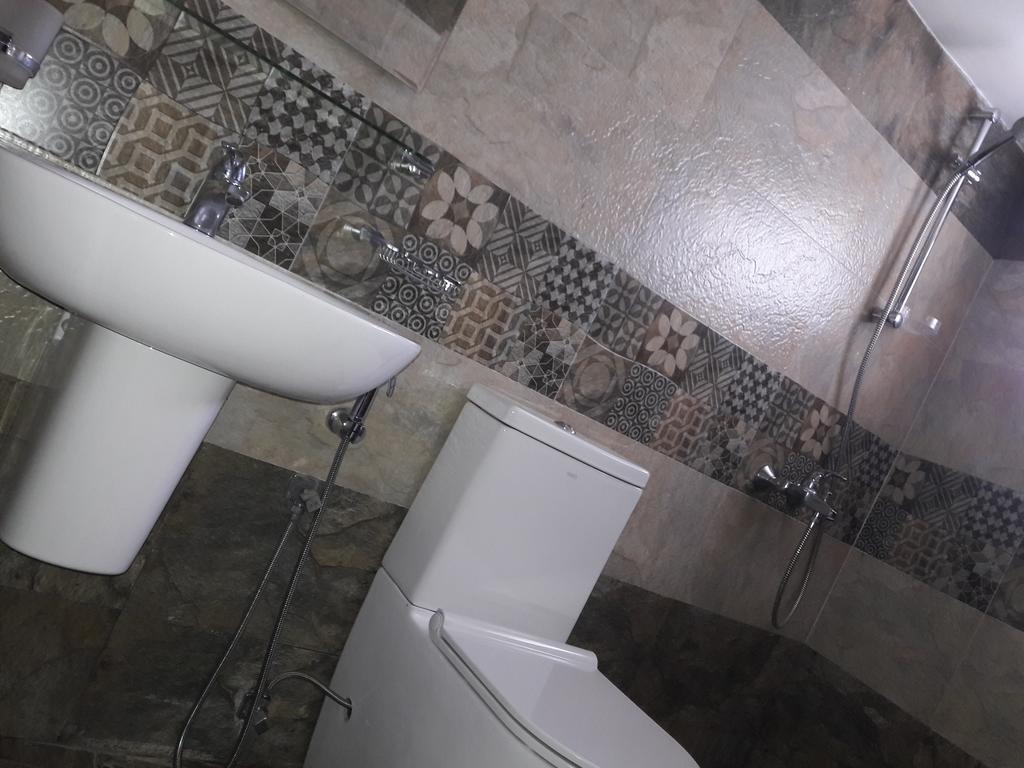 Blue Moon Hotel Νουβάρα Ελίγια Εξωτερικό φωτογραφία