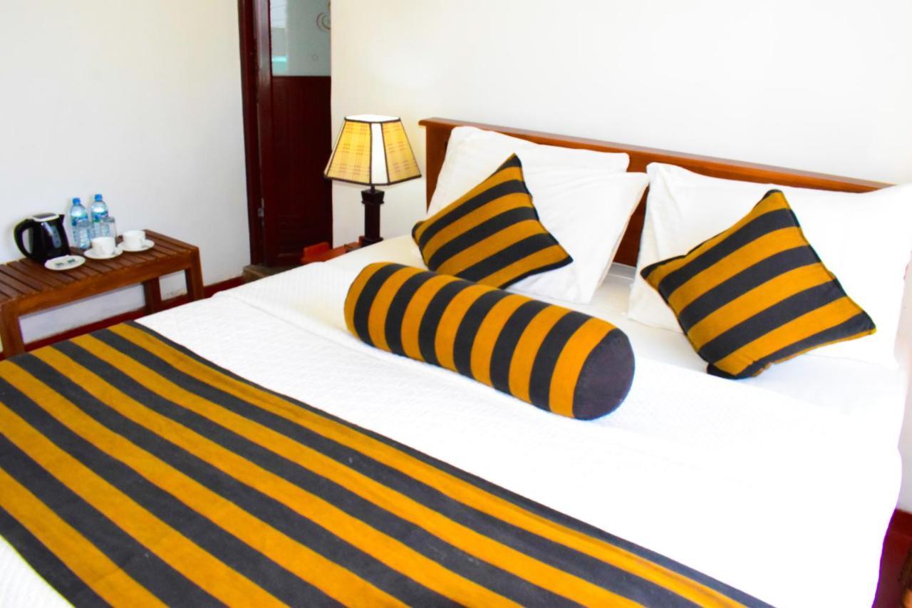Blue Moon Hotel Νουβάρα Ελίγια Εξωτερικό φωτογραφία